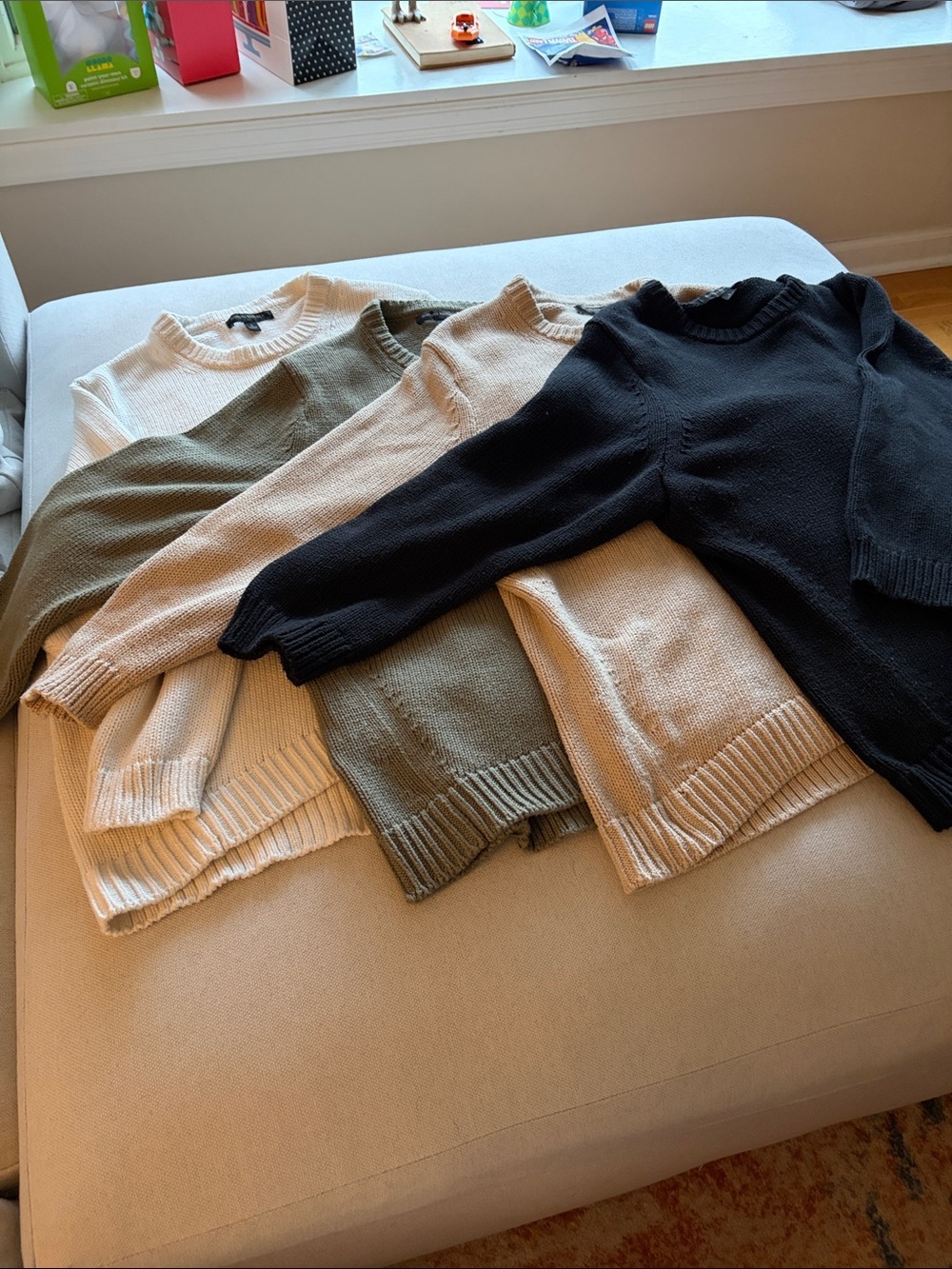 White/Green/Beige/BLK Banana Republic Factory Women's Crewneck Sweaters - Picture 10 of 10